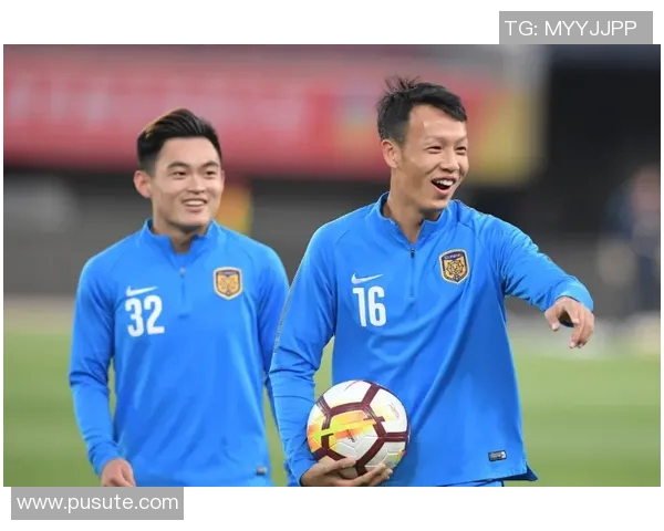 中国足球明星展现帅气风采引领新时代球迷热潮 中国足球明星展现帅气风采引领新时代球迷热潮